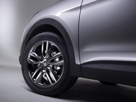 The all-new Santa Fe_19-inch aluminum wheel.jpg